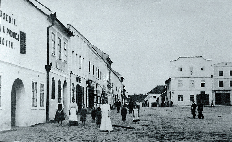 Severní fronta nám. Míru roku 1908