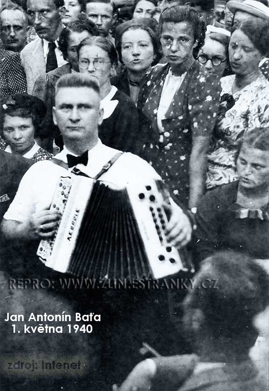 Jan Antonín Baťa s harmonikou 1. máje 1938