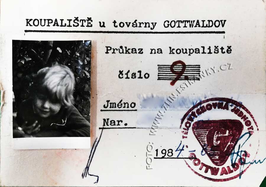 Permanentka na koupaliště "U továrny" (Baťák) z r. 1984